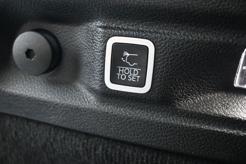 Used 2022 Silver Jeep Summit image 27