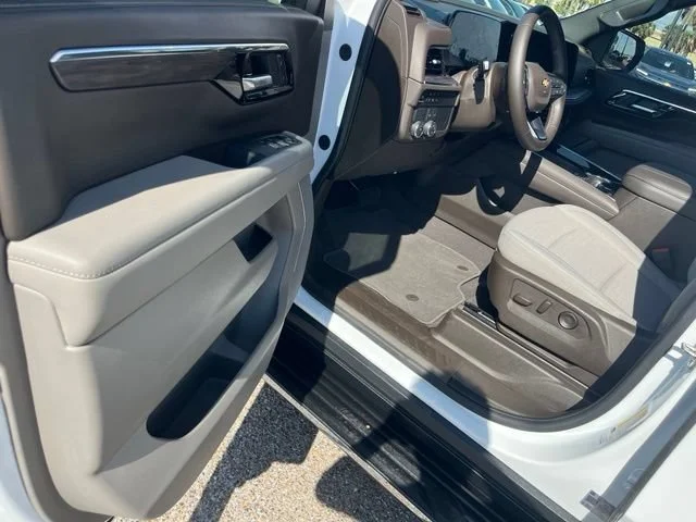 Used 2025 Summit White Chevrolet LS image 20