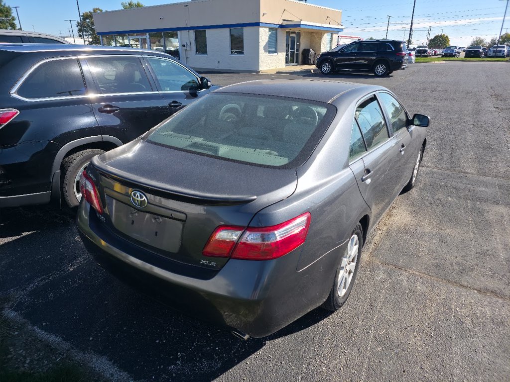 Used 2009 Gray Toyota XLE image 4