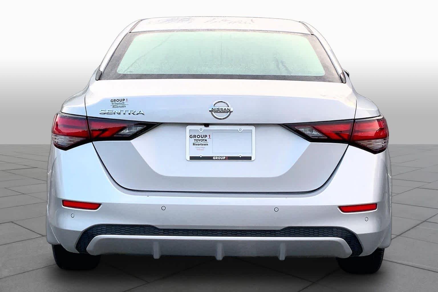 Used 2020 Brilliant Silver Metallic Nissan S image 5