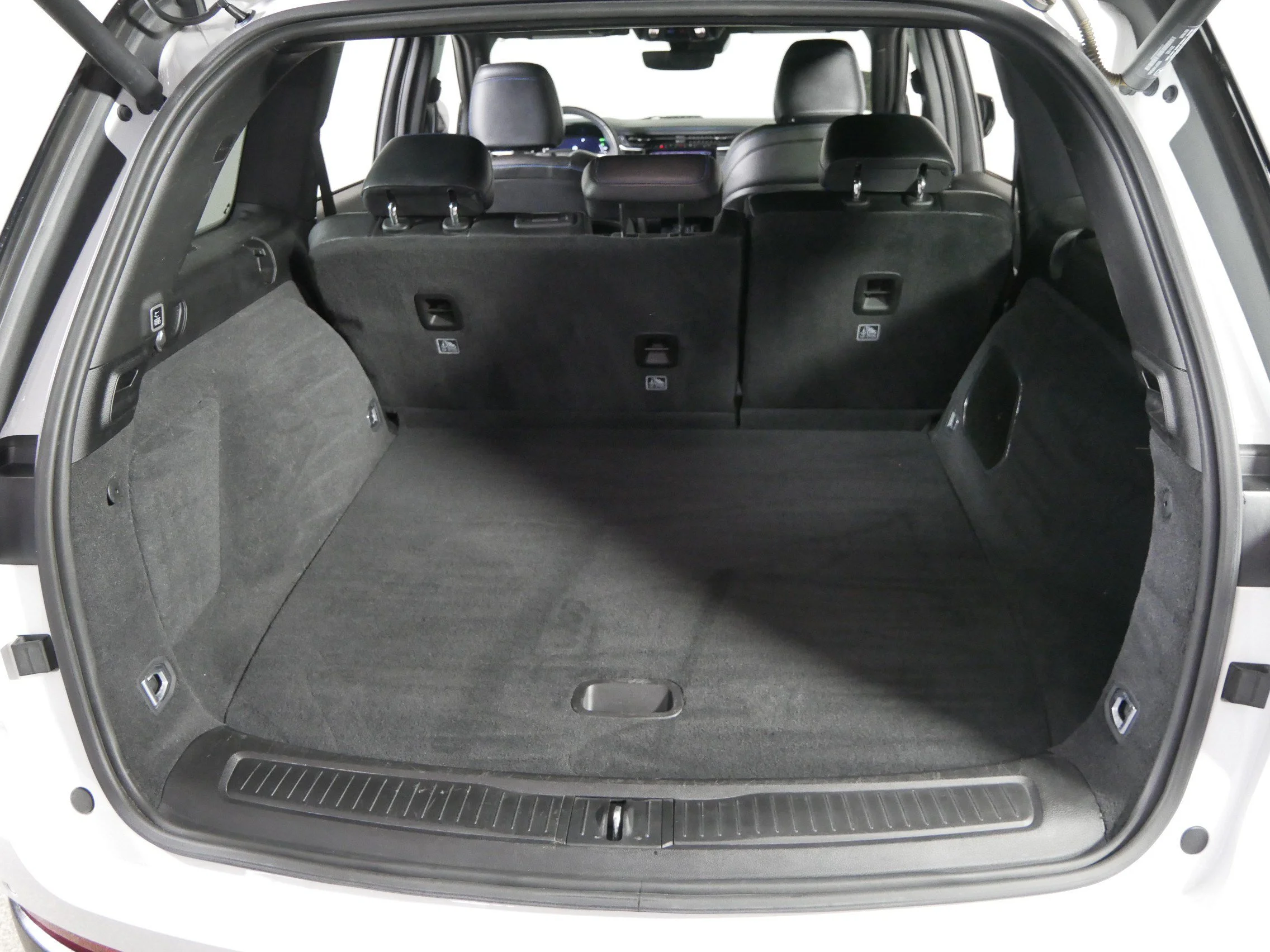 Used 2022 Bright White Clearcoat Jeep Trailhawk image 18
