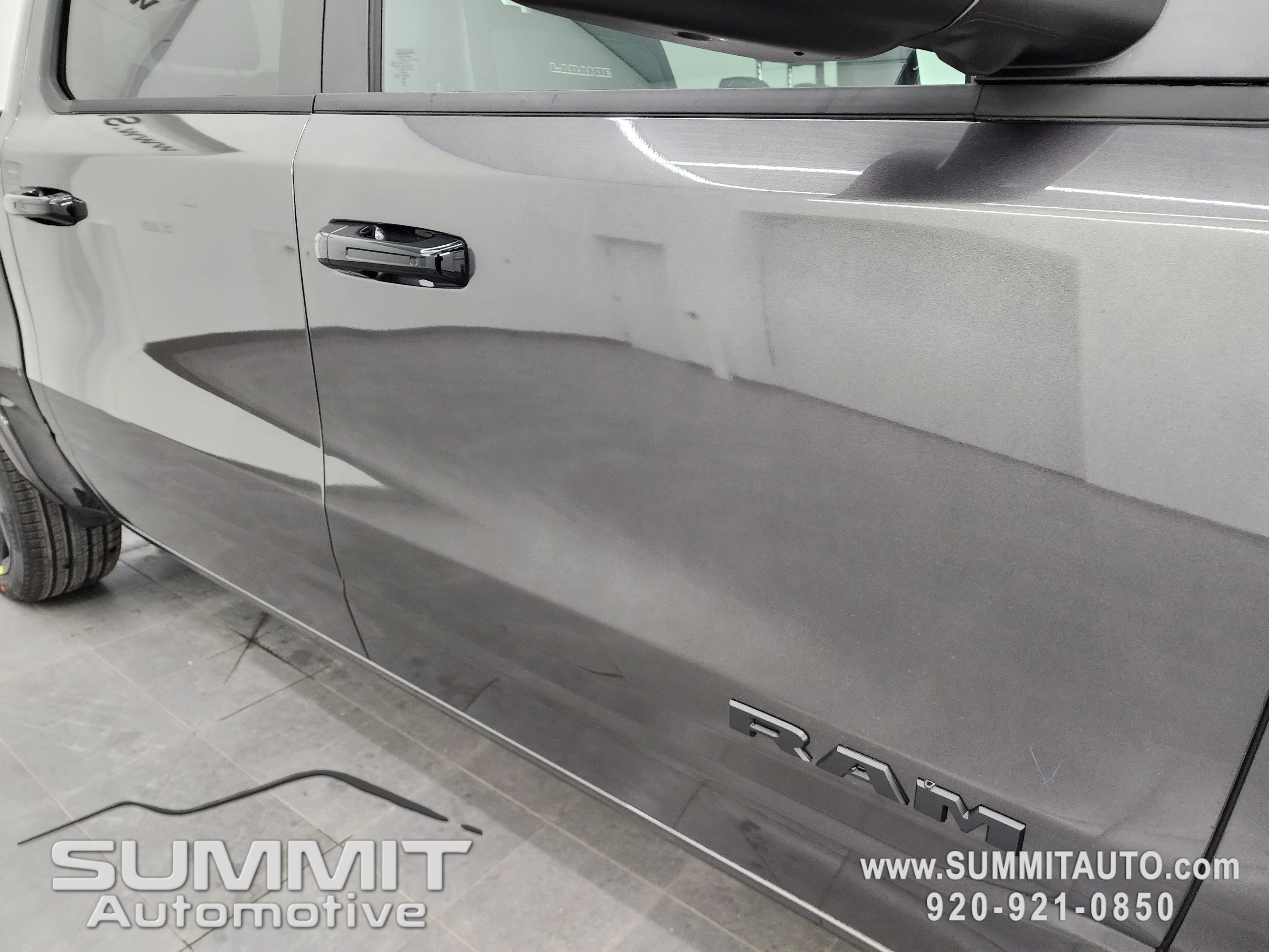 New 2026 Granite Crystal Metallic Clear-Coat Exterior Paint RAM Laramie image 28