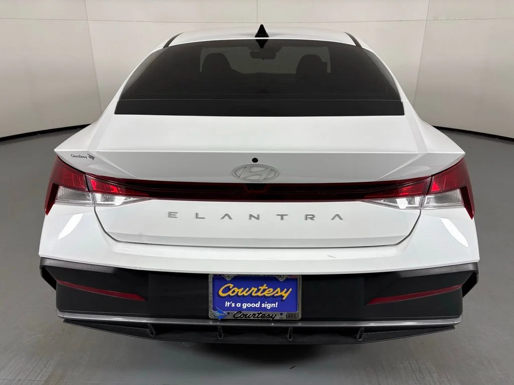 Used 2024 White Hyundai SEL image 7