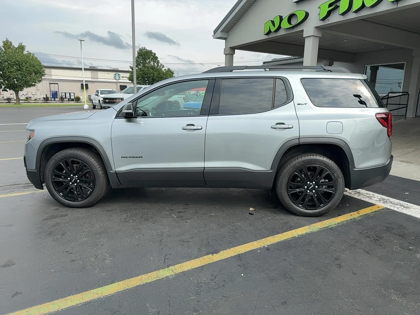 Used 2023 Sterling Metallic GMC SLT image 3