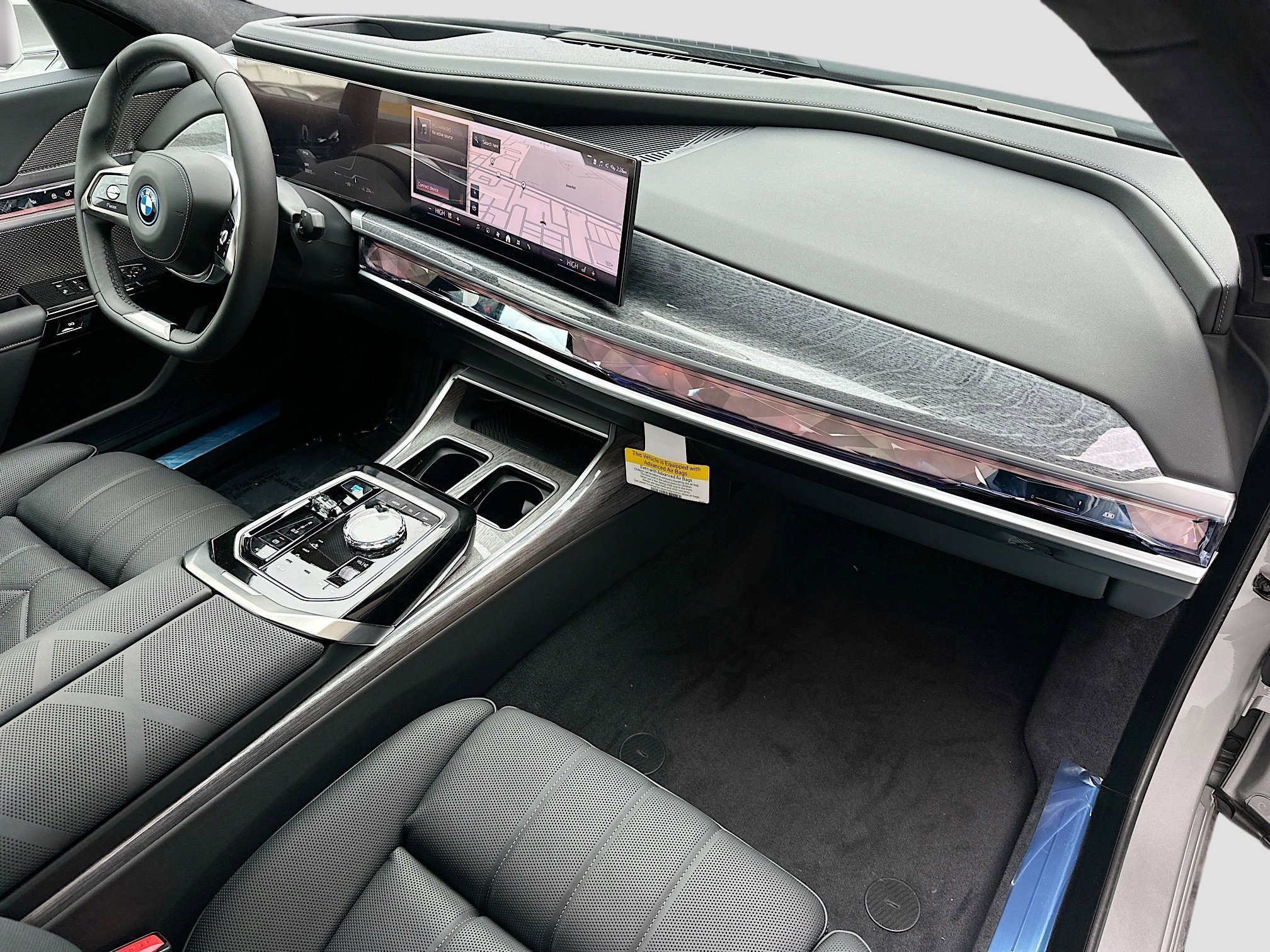 2025 BMW i7 50 - Photo 26