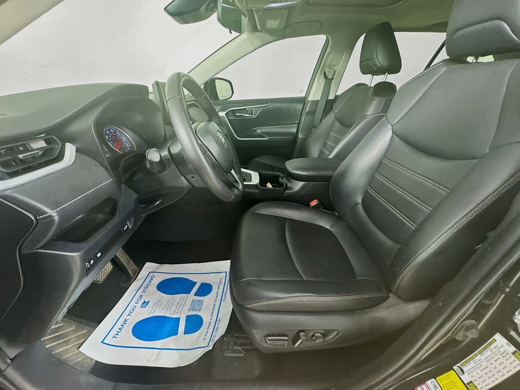 Used 2022 Midnight Black Metallic Toyota XLE Premium image 24