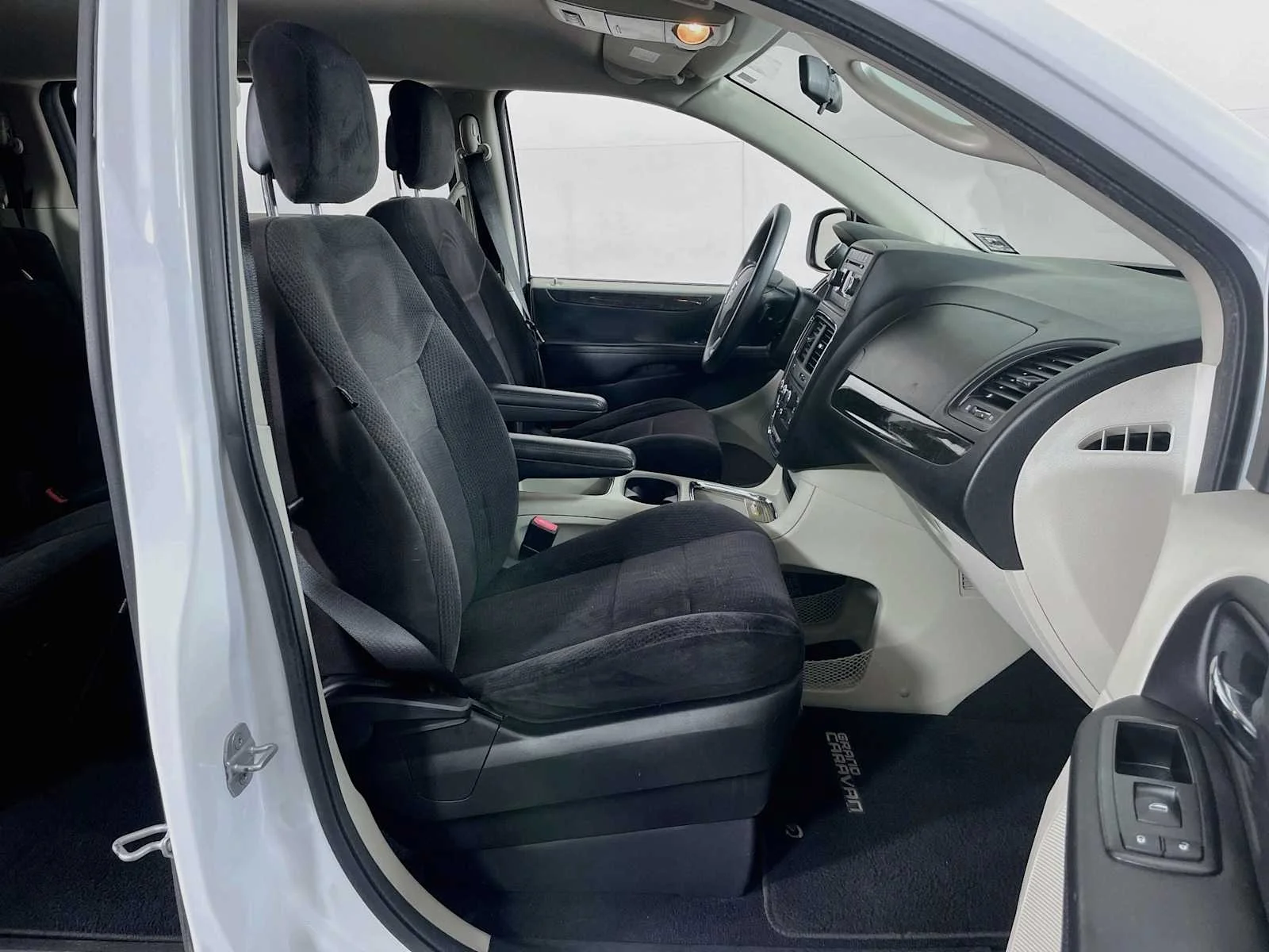 Used 2014 Bright White Clearcoat Dodge SXT image 23