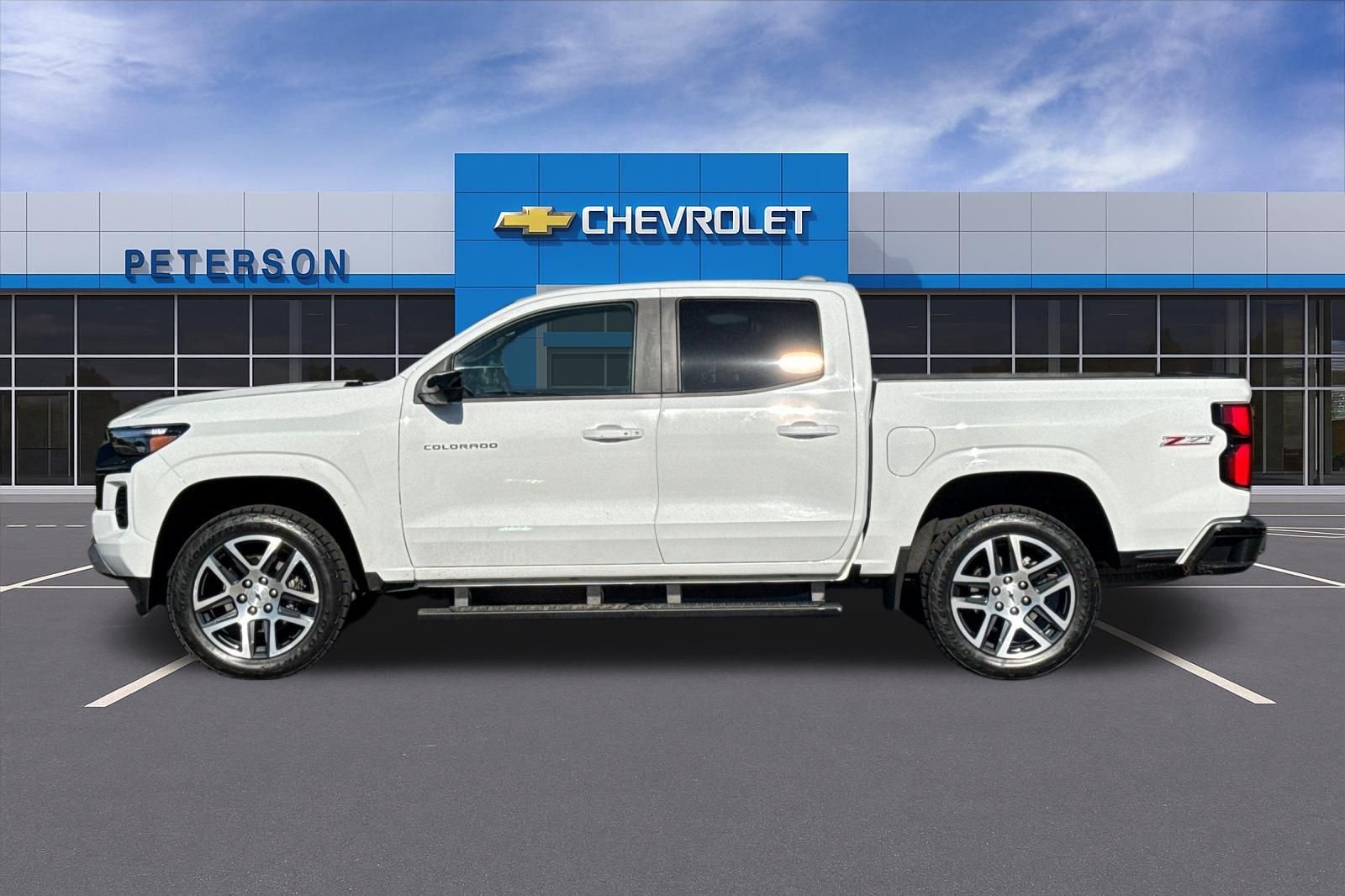 Used 2024 White Chevrolet Z71 image 7