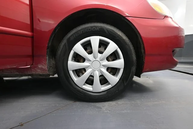 Used 2007 Red Toyota LE image 14