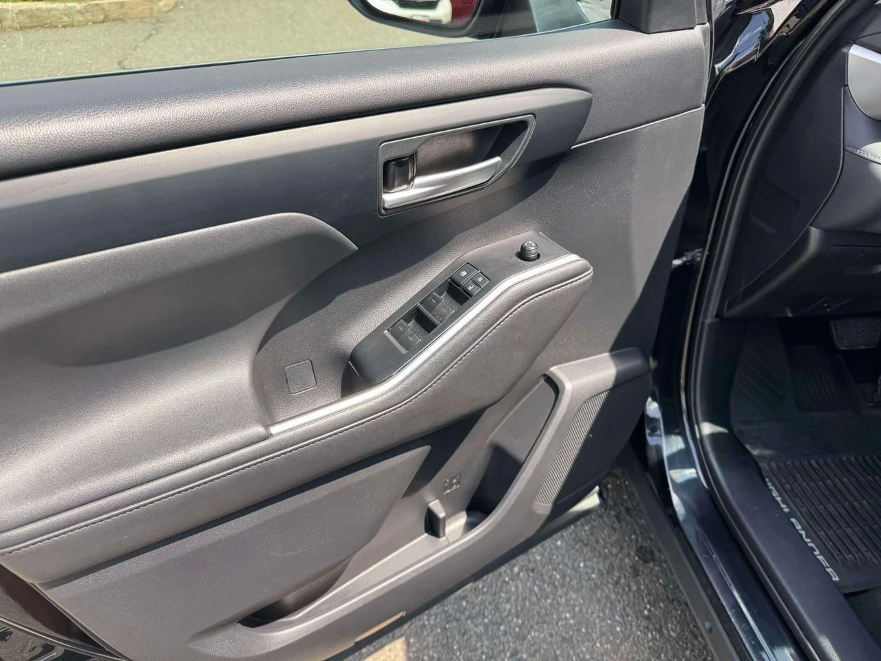 Used 2020 Midnight Black Metallic Toyota XLE image 21