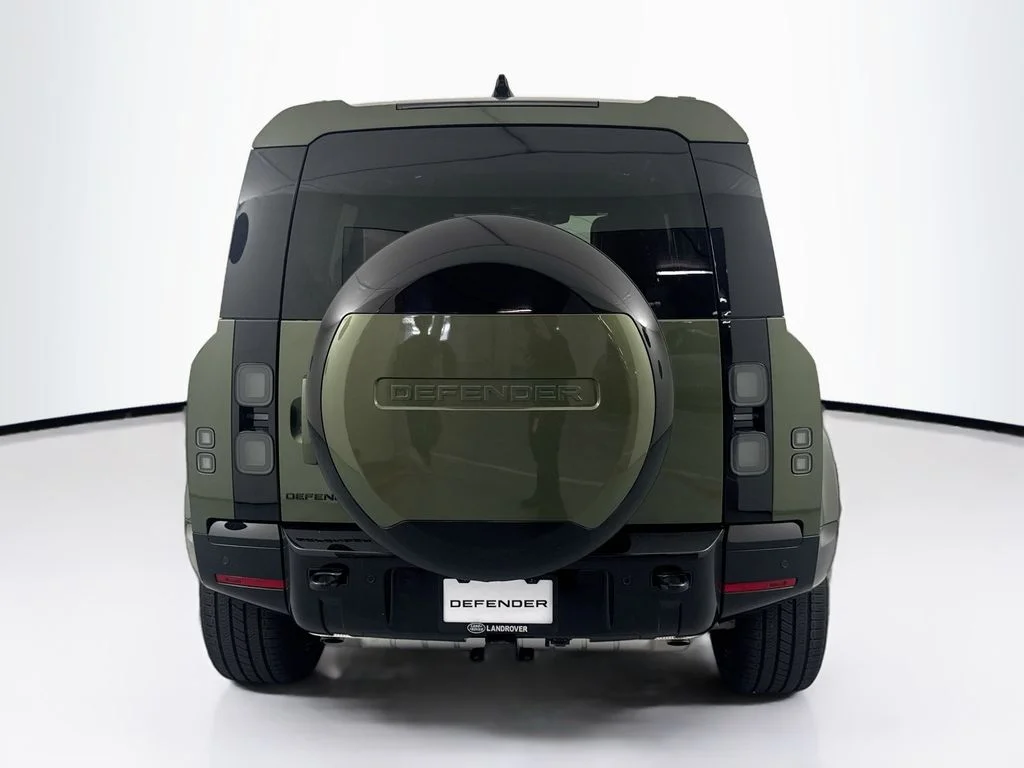 New 2026 Woolstone Green Land Rover X-Dynamic SE image 6