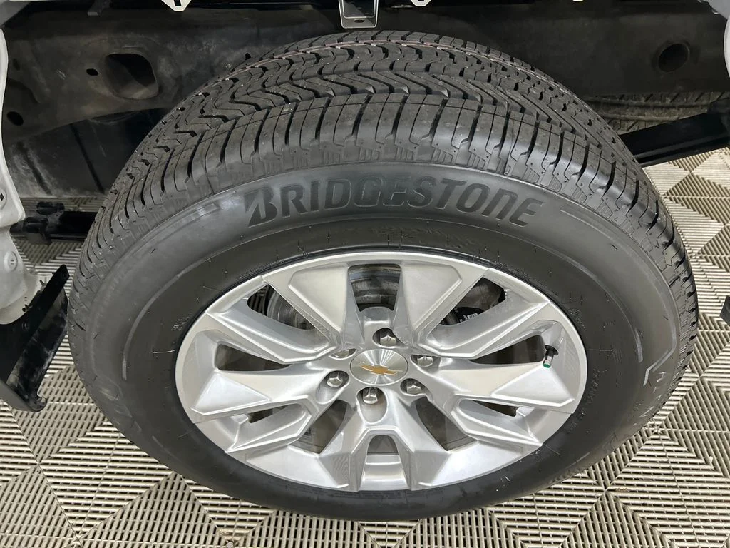 Used 2024 White Chevrolet Custom image 11