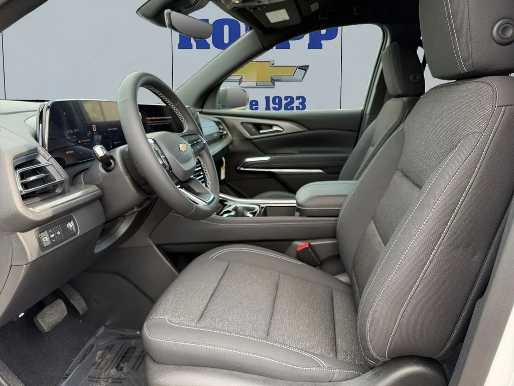 New 2027 Summit White Chevrolet LT image 10