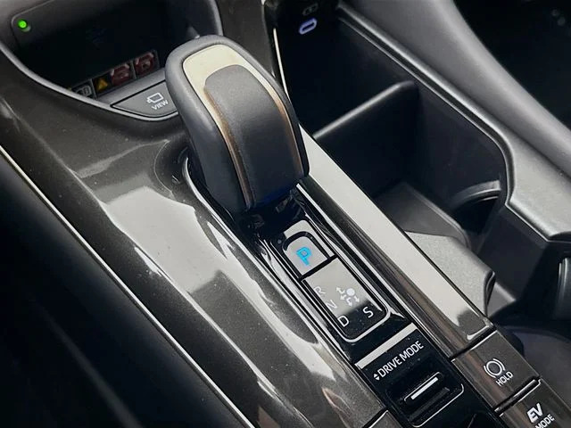 Used 2025 White Toyota Limited image 17