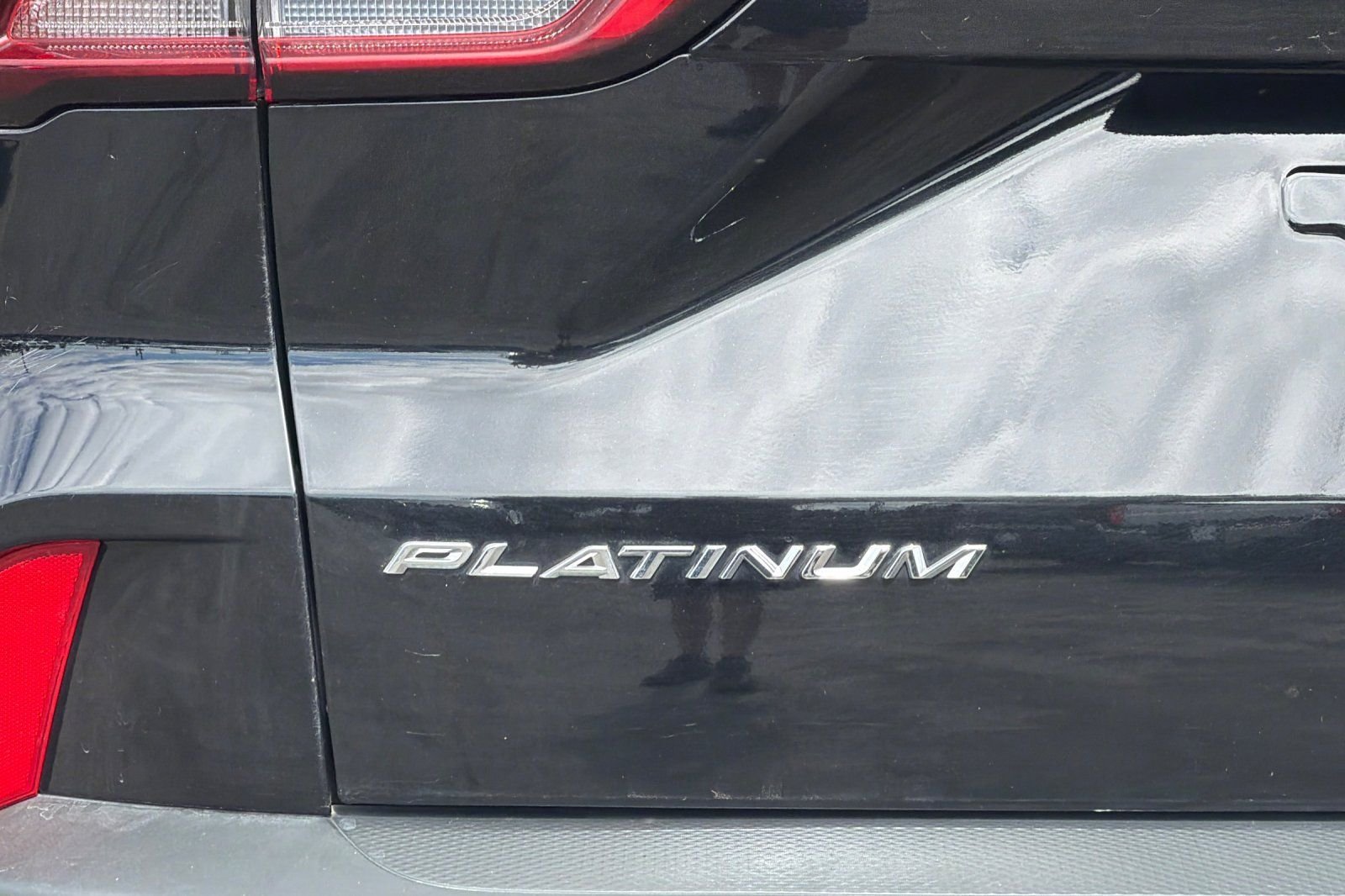 Used 2024  Ford Platinum image 33