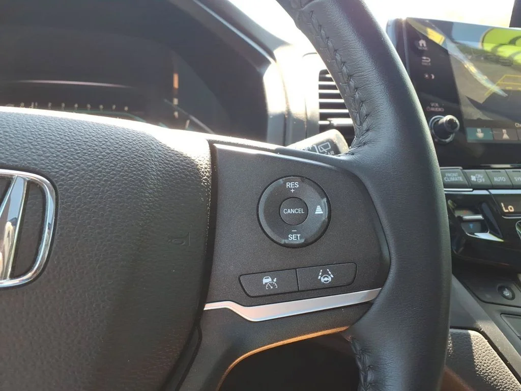 Used 2023 Black Honda EX-L image 43