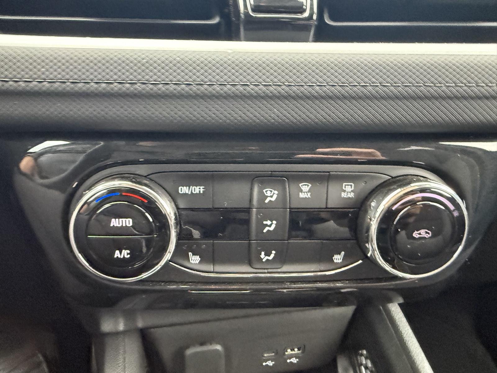 Used 2025 Summit White Chevrolet LT image 12