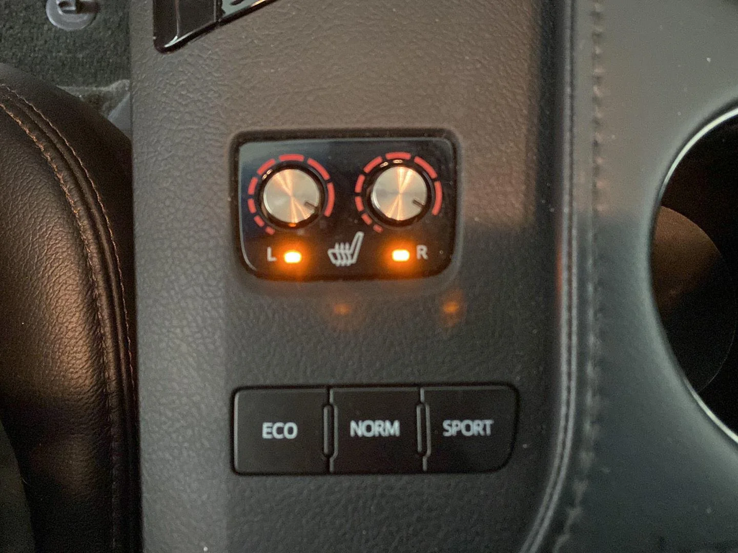 Used 2015 Sizzling Crimson Mica Toyota XLE image 18