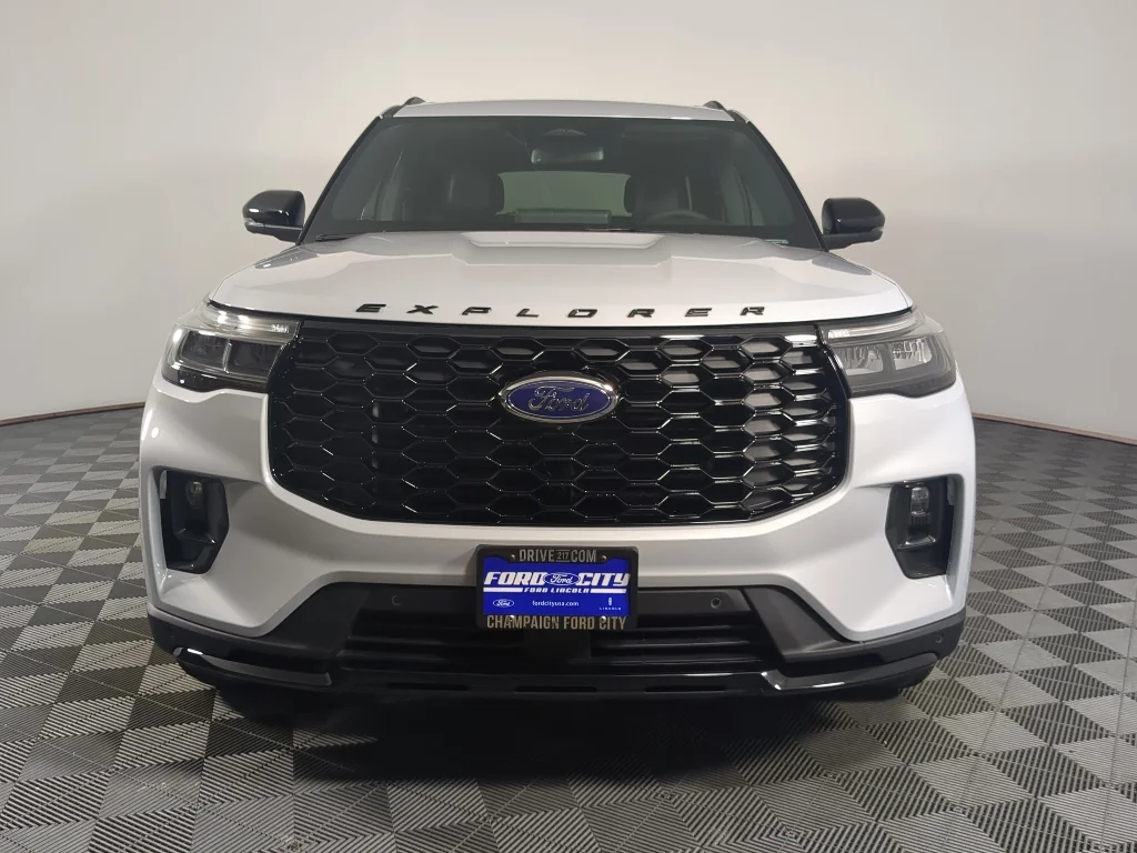 New 2026 Space White Metallic Ford ST-Line image 3