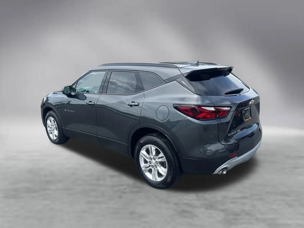 Used 2019 NIGHTFALL GRAY METALLIC Chevrolet 4DR AWD LT image 5