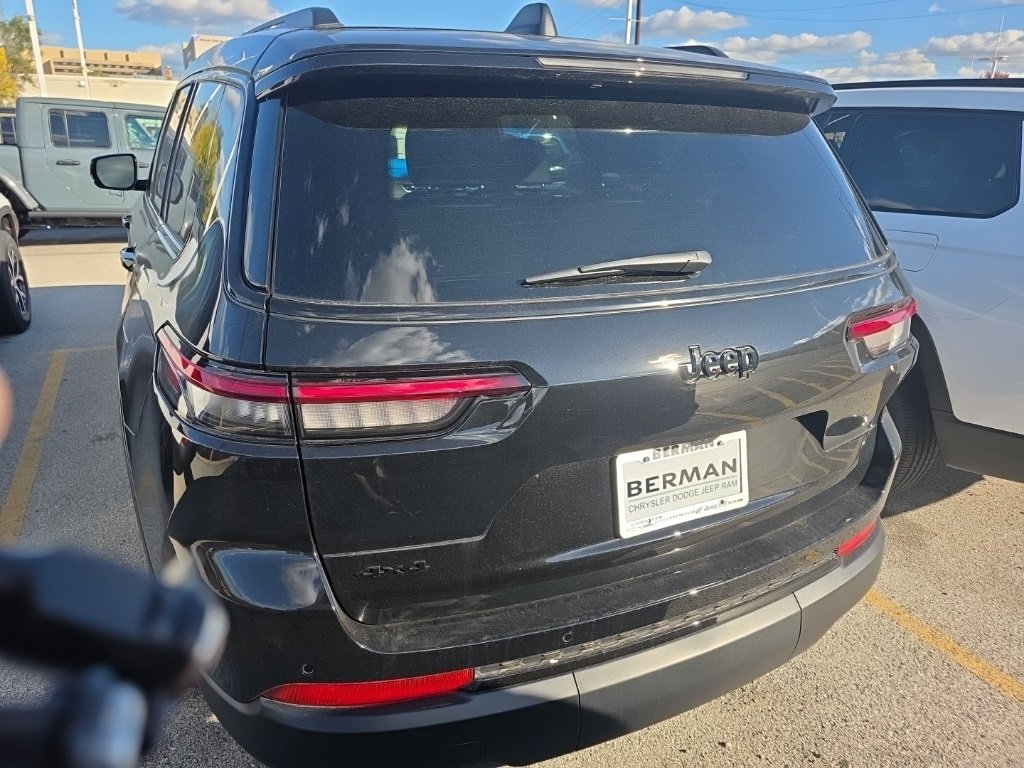 2025 Jeep Grand Cherokee Altitude photo 2