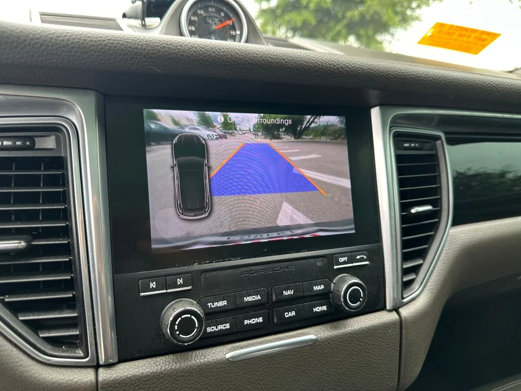 Used 2018  Porsche Base image 27
