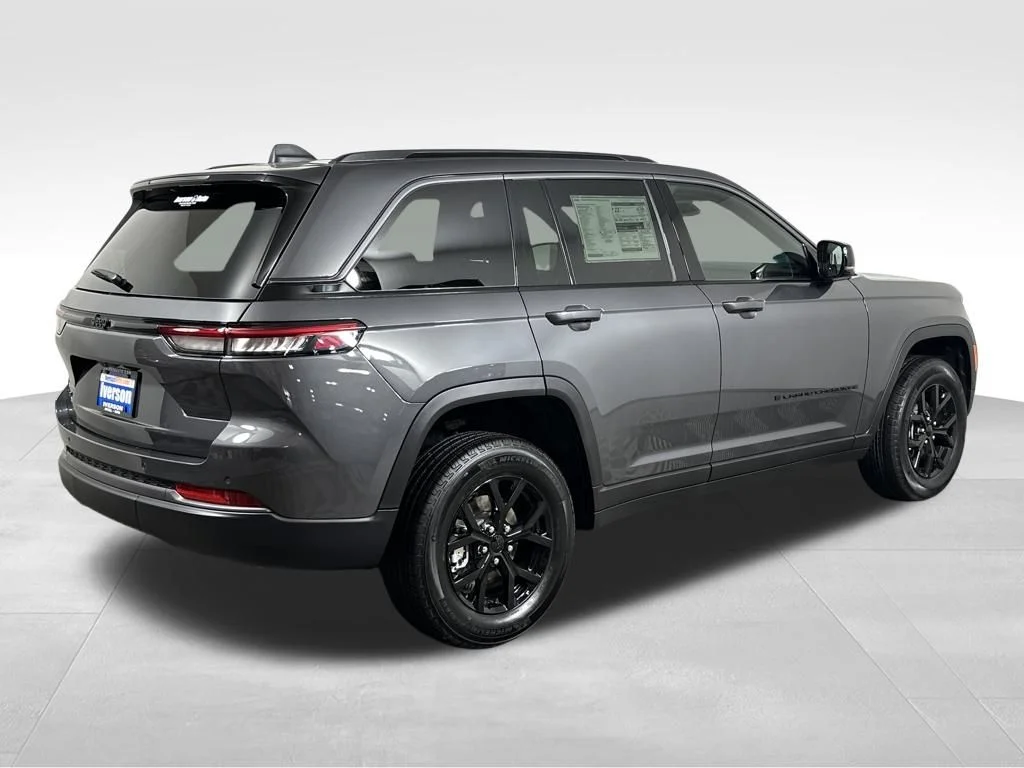 New 2026 Baltic Gray Metallic Clear-Coat Exterior Paint Jeep Altitude image 11
