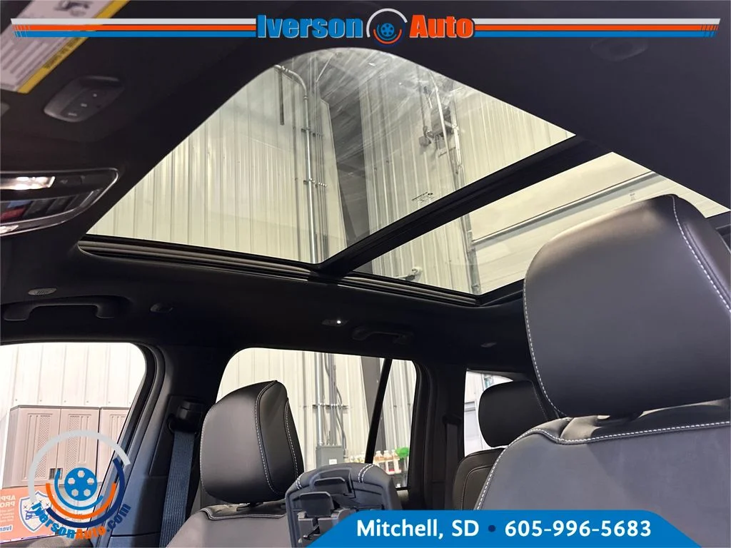 New 2026 Silver Zynith Exterior Paint Jeep Limited Reserve image 23
