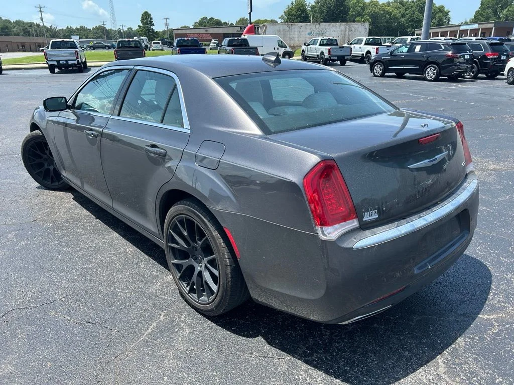 Used 2021 Granite Crystal Clearcoat Metallic Chrysler Touring image 5