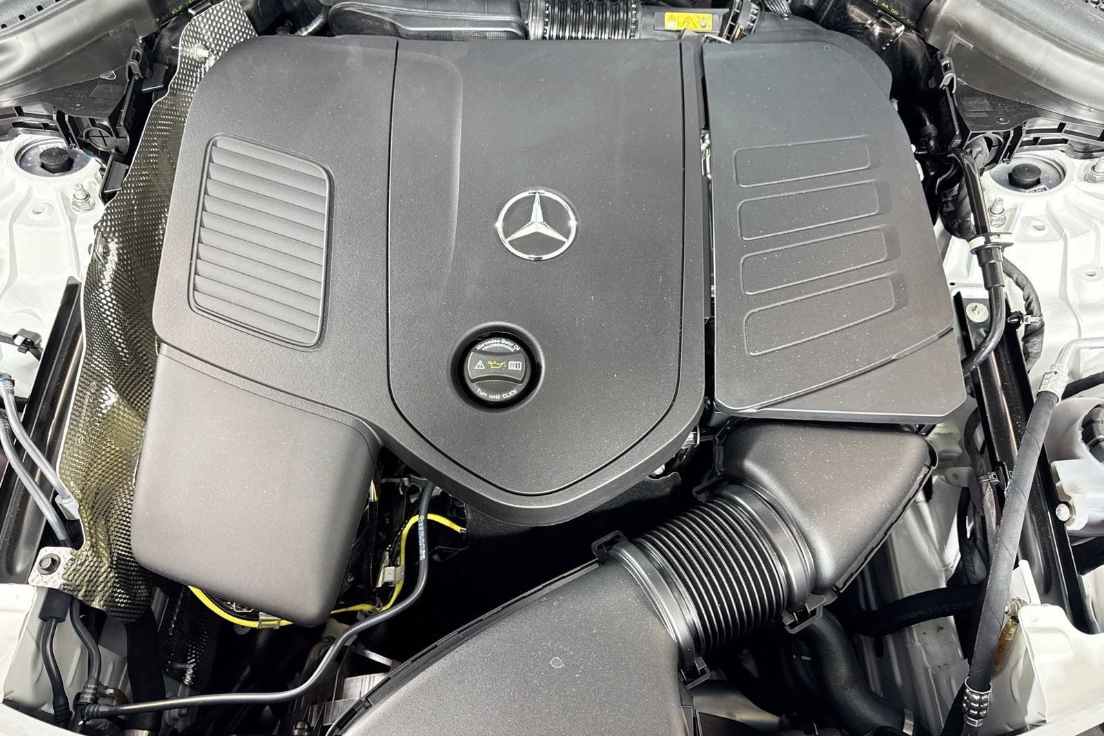 New 2026 MANUFAKTUR Moonlight White Metallic Mercedes-Benz GLC 300 image 28