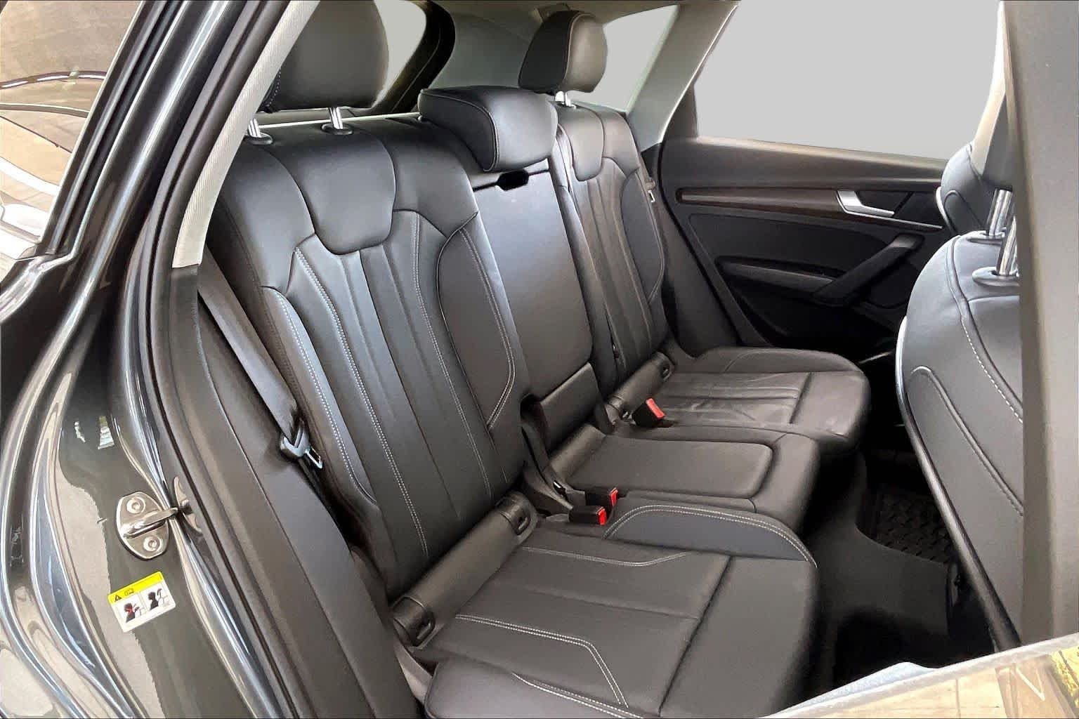 Used 2024 Daytona Gray Pearl Effect Audi S line Premium image 20