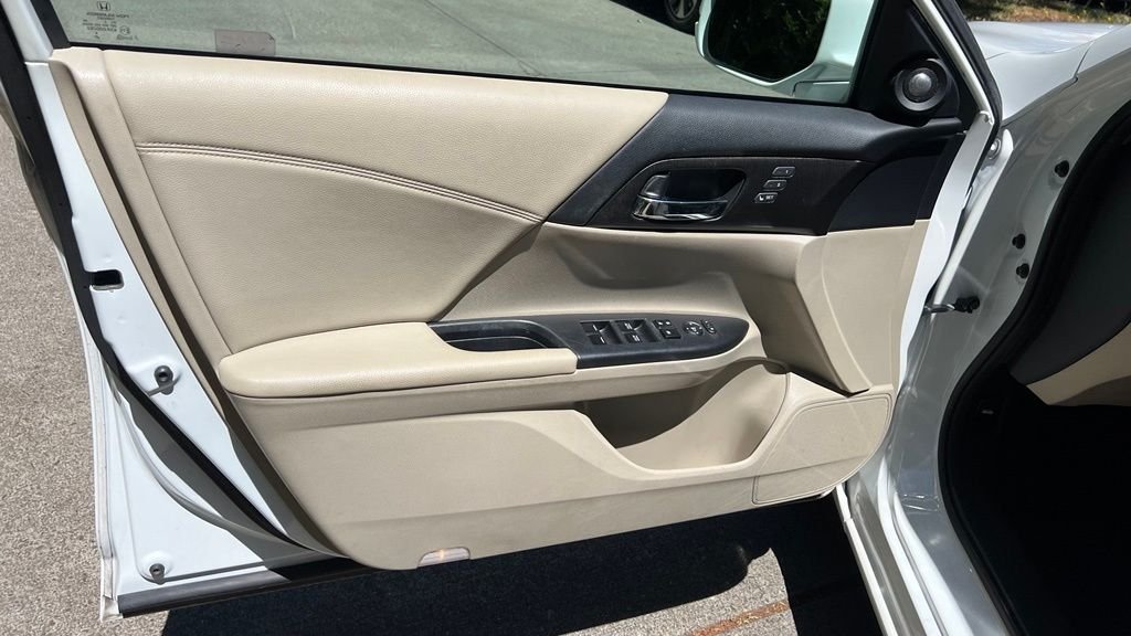 Used 2014  Honda EX-L image 7