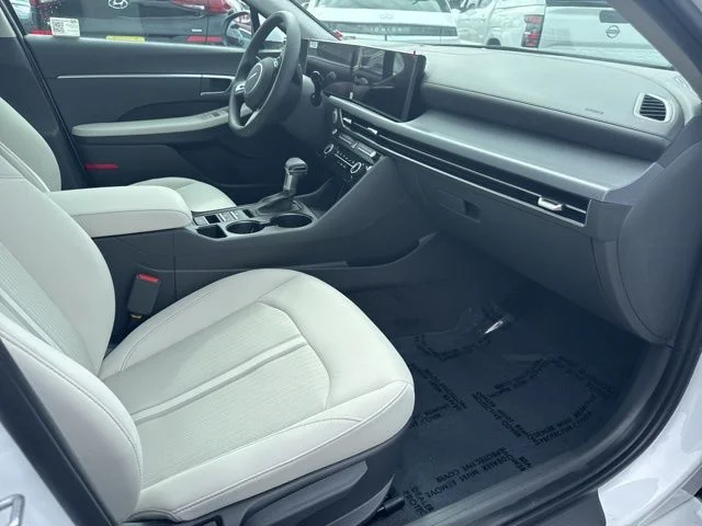 2025 Hyundai Sonata SE - Photo 9
