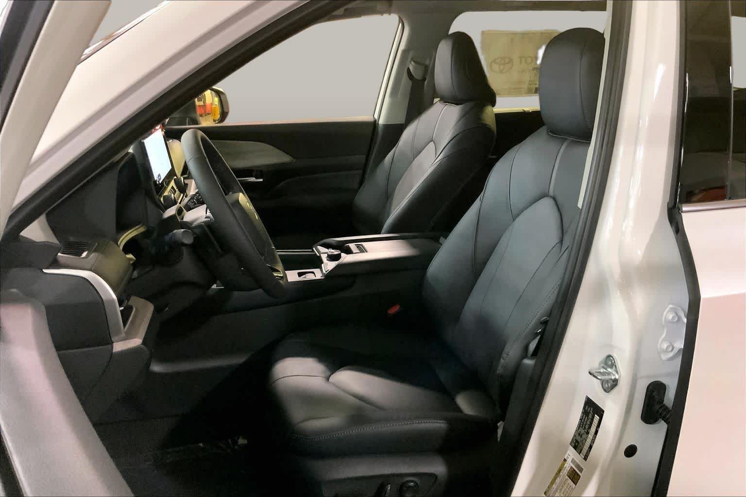 New 2026 Wind Chill Pearl Toyota Platinum image 9