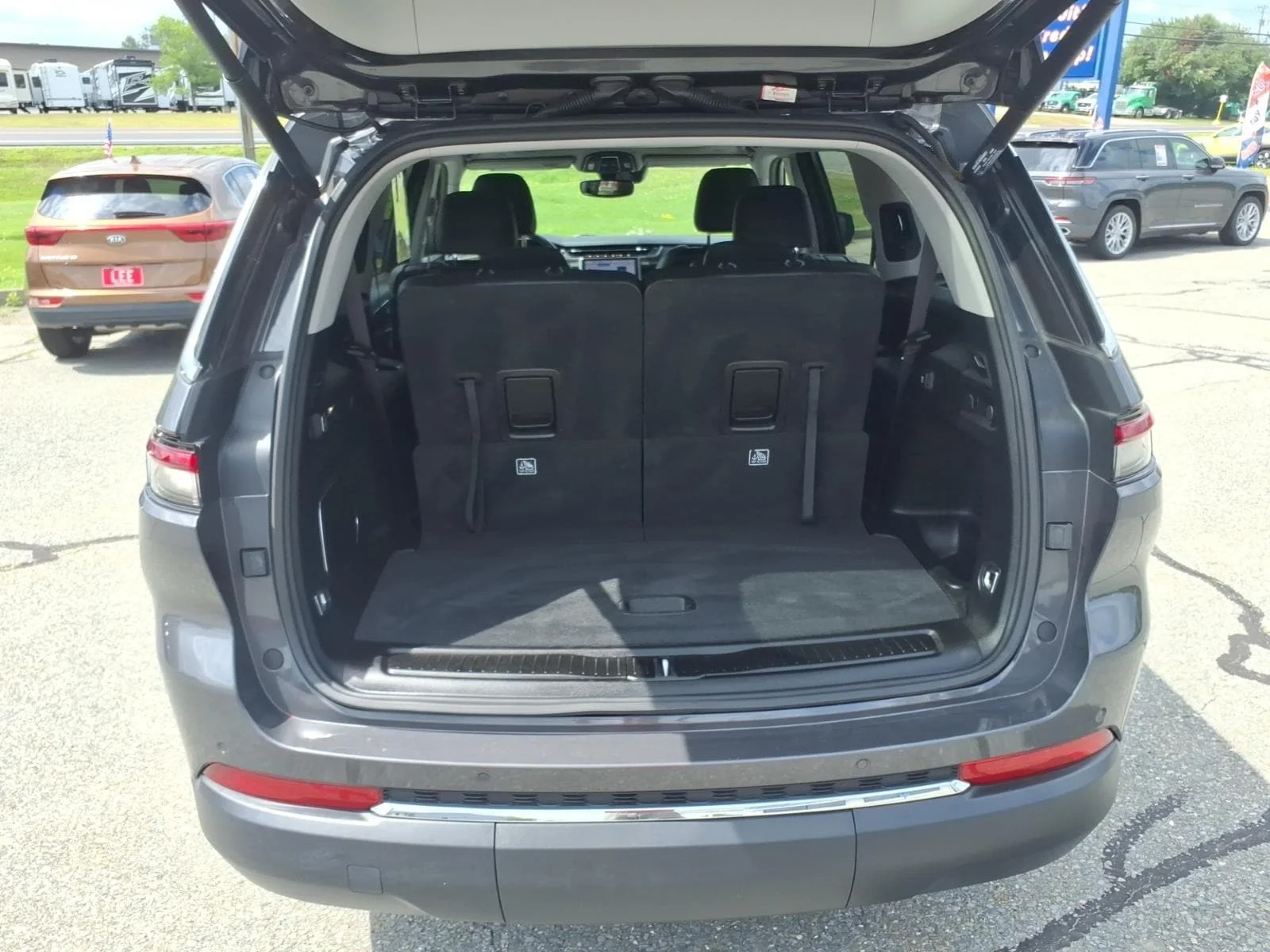 Used 2022 Gray Metallic Jeep Limited image 13