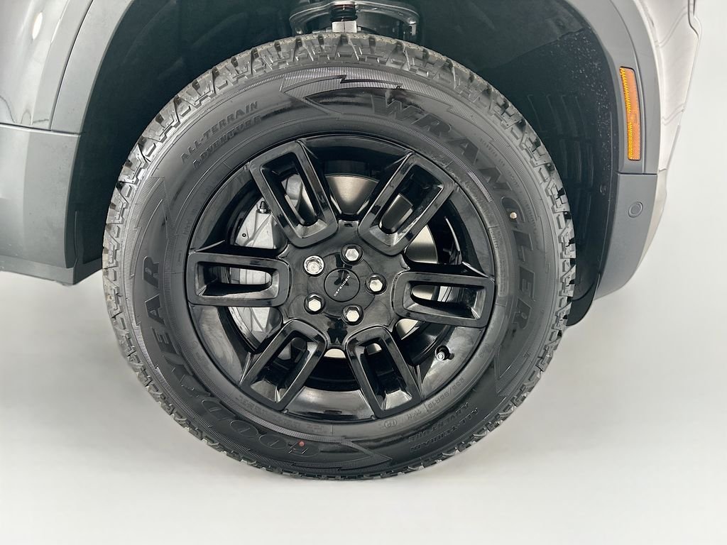 New 2026 Carpathian Grey Land Rover S image 31