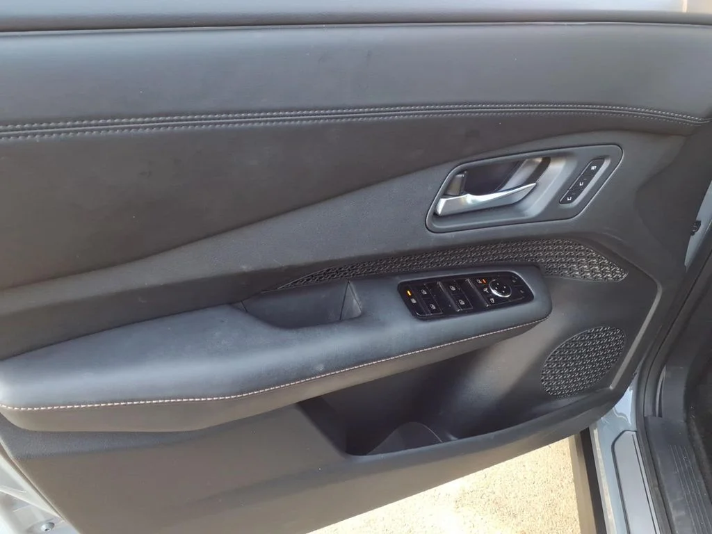 Used 2024 Gray Nissan EVOLVE+ image 21