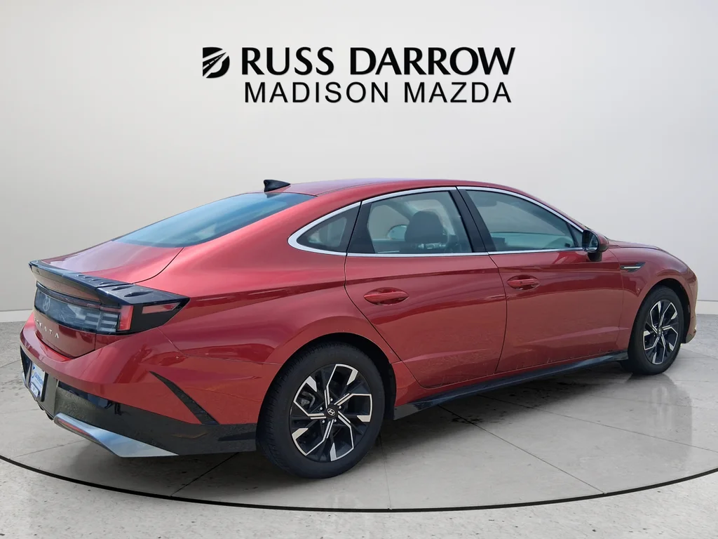 Used 2024 Red Hyundai SEL image 5