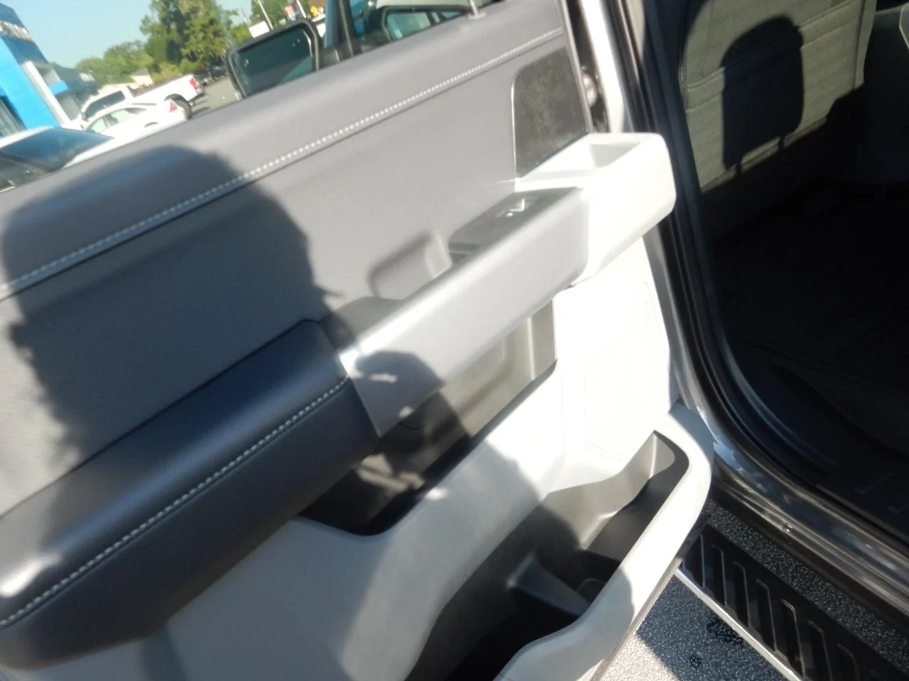 New 2022 Gray Ford XLT 4WD SUPERCREW 5.5 ft BO image 21