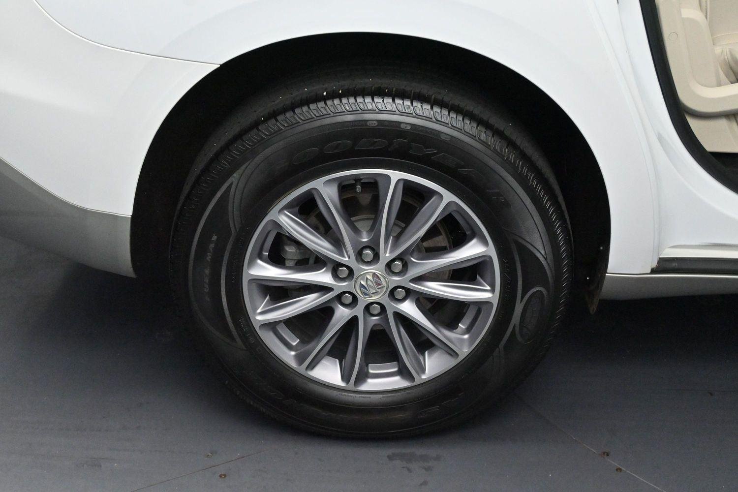 Used 2023 Summit White Buick Essence image 36