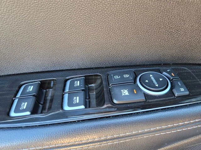 Used 2020 Silver Kia LX image 37
