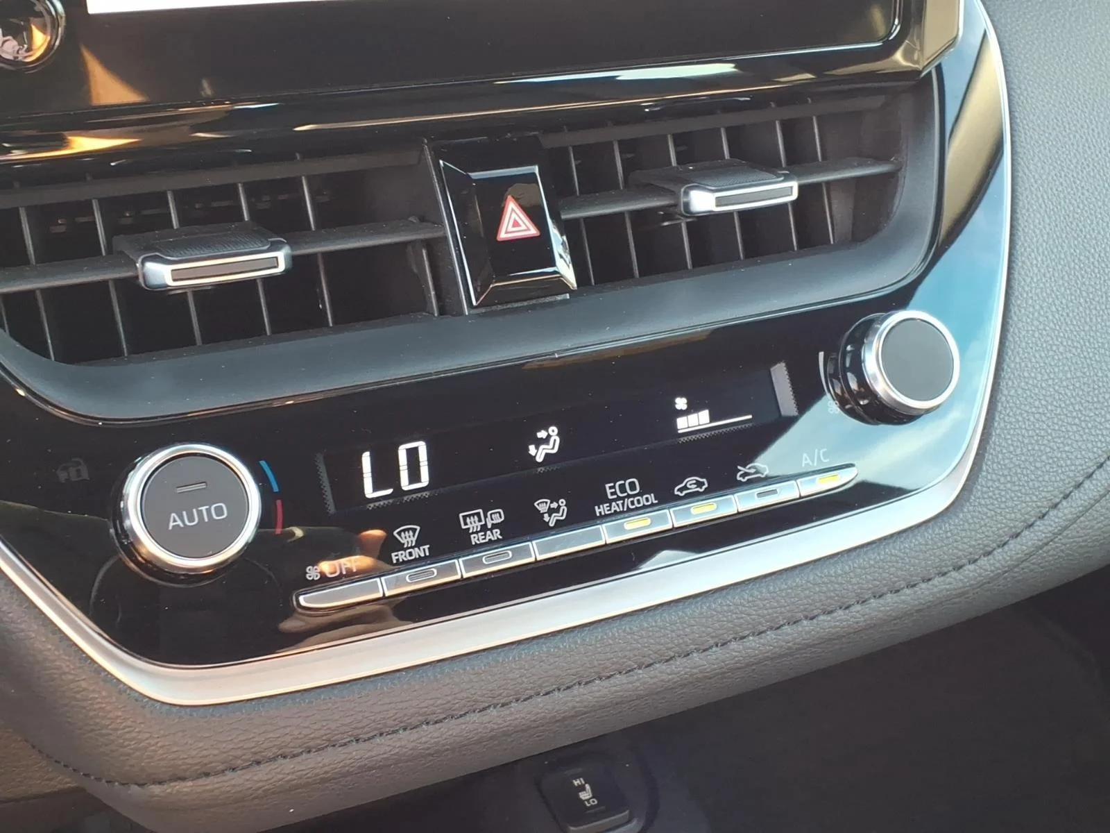 Used 2023 Ice Cap Toyota XSE image 25