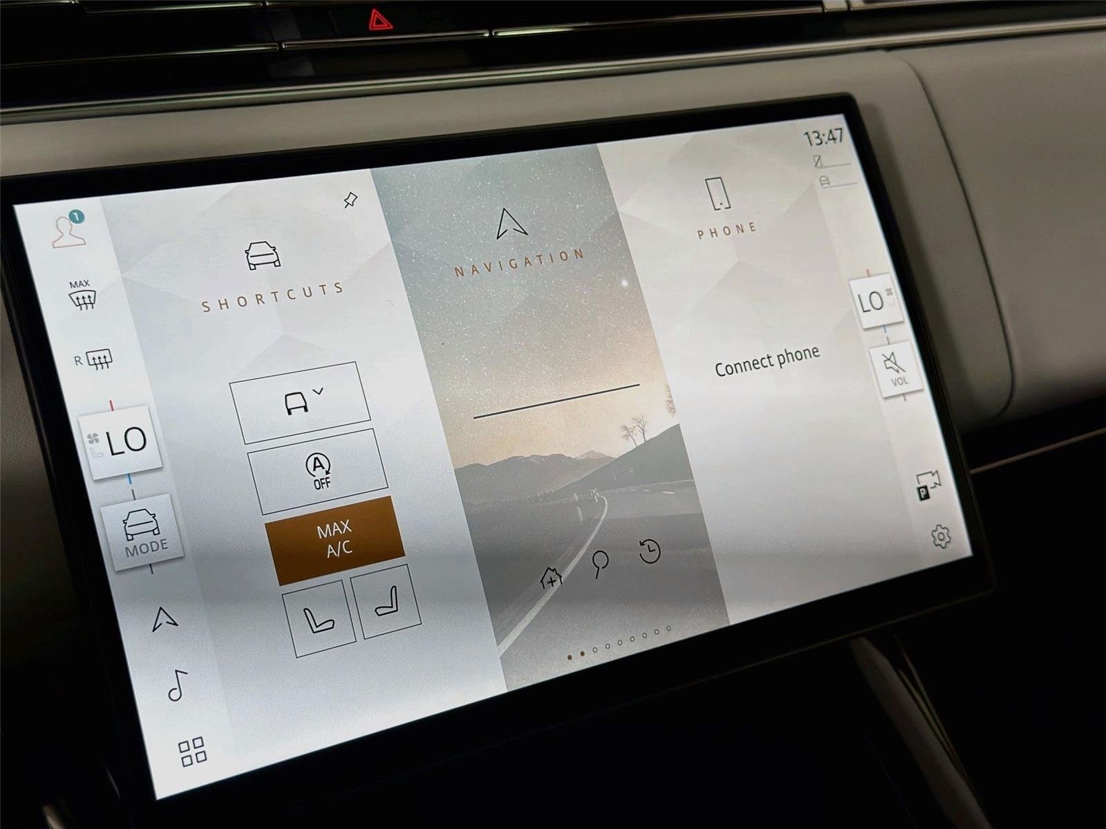 New 2026 Fuji White Land Rover Dynamic SE image 14