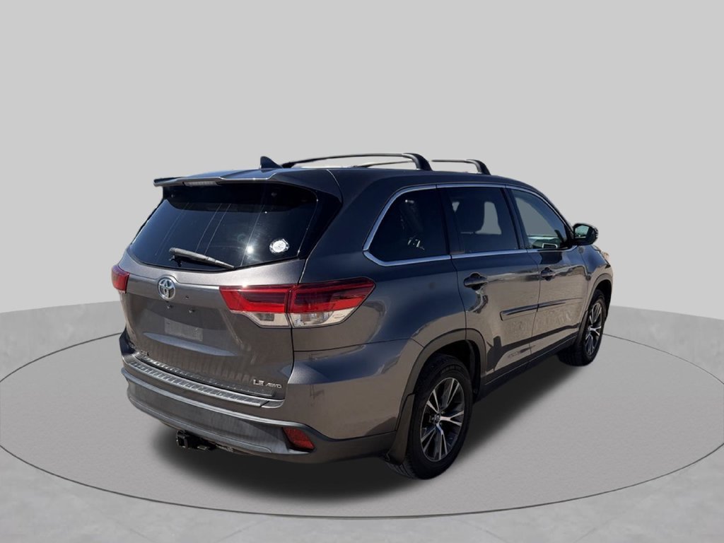 Used 2018 Gray Toyota LE Plus image 3