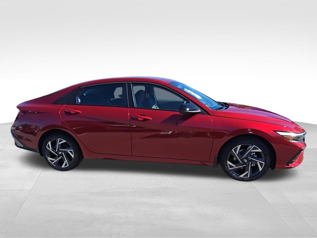 Used 2025 Red Hyundai SEL Sport image 9