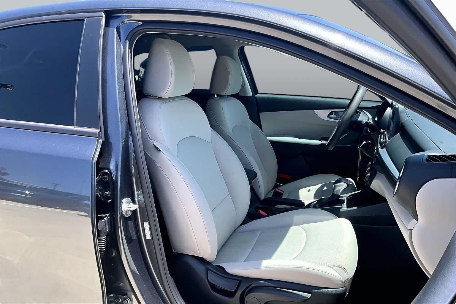 Used 2022 Gravity Gray Kia LXS image 9