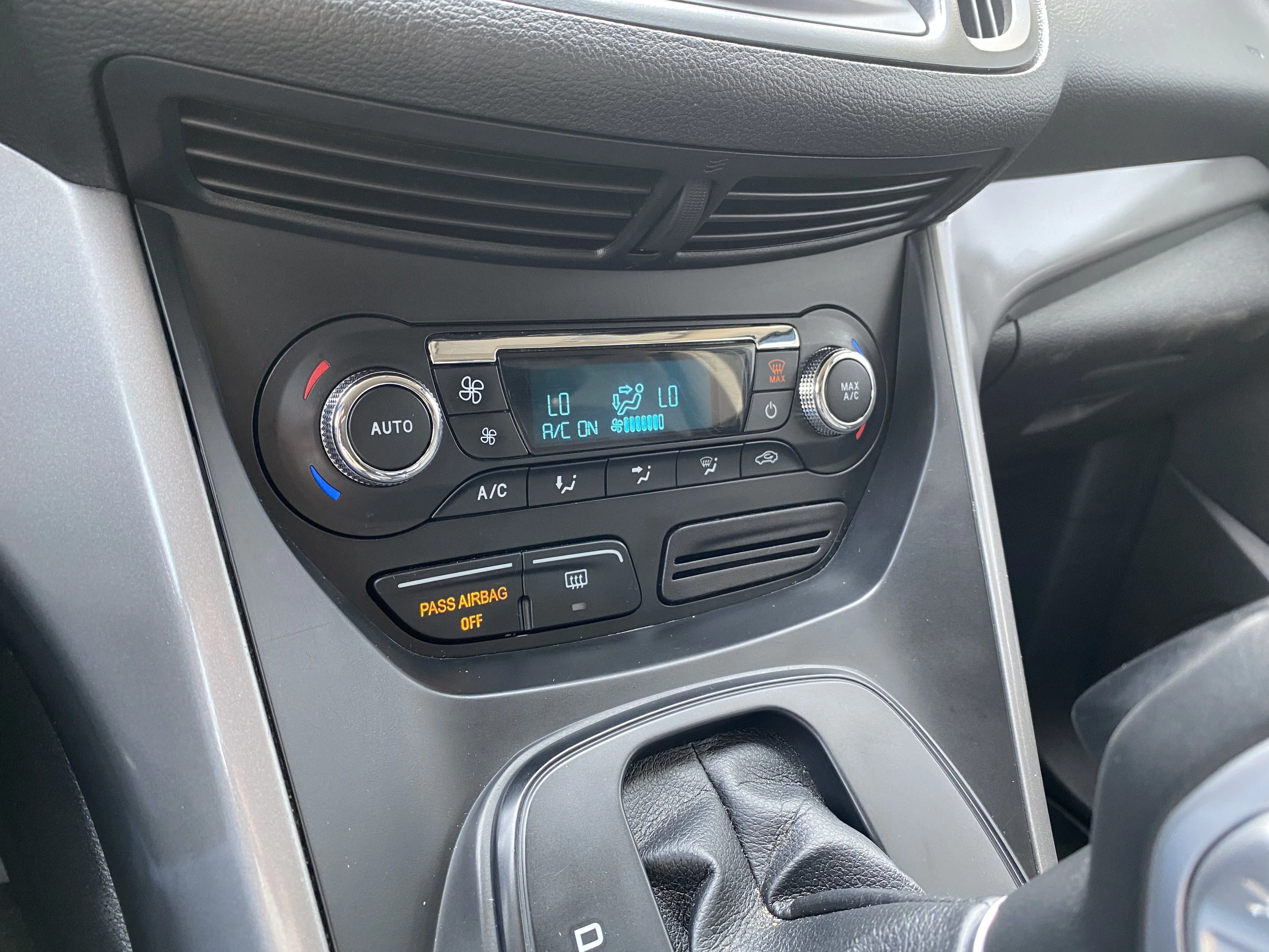 Used 2016 White Ford SE 4WD image 16