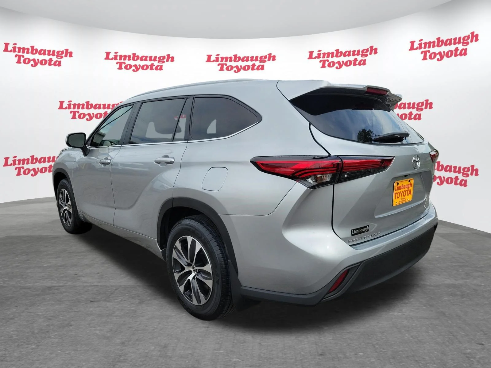 Used 2023 Silver Toyota XLE image 31