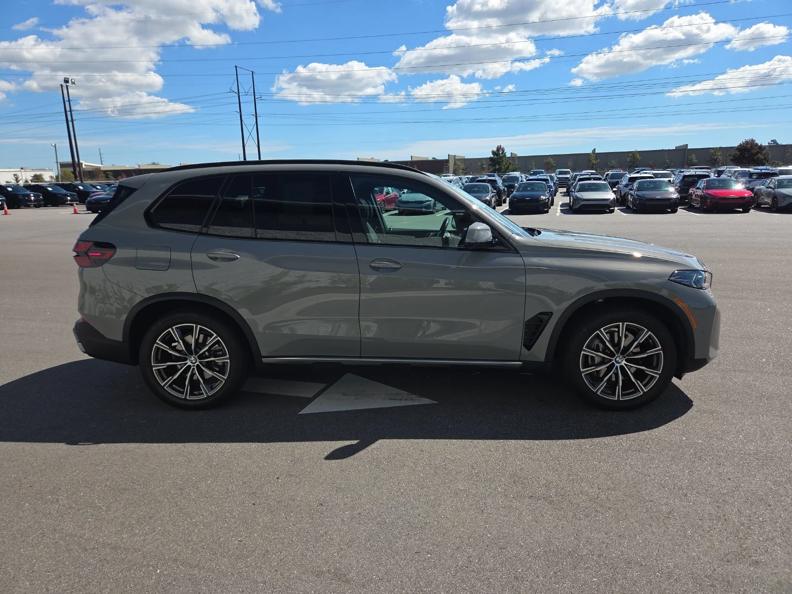Used 2025 Gray BMW xDrive40i image 7