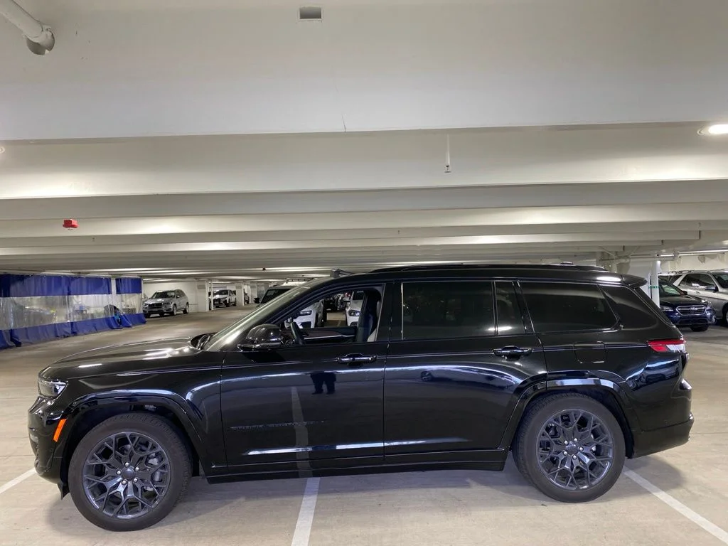 Used 2023 Diamond Black Crystal Pearlcoat Jeep Summit image 2